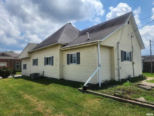 $69,900 | 209 South Main Street, Pinckneyville, IL 62274