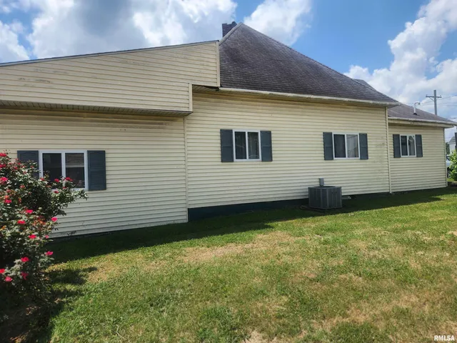 $69,900 | 209 South Main Street, Pinckneyville, IL 62274