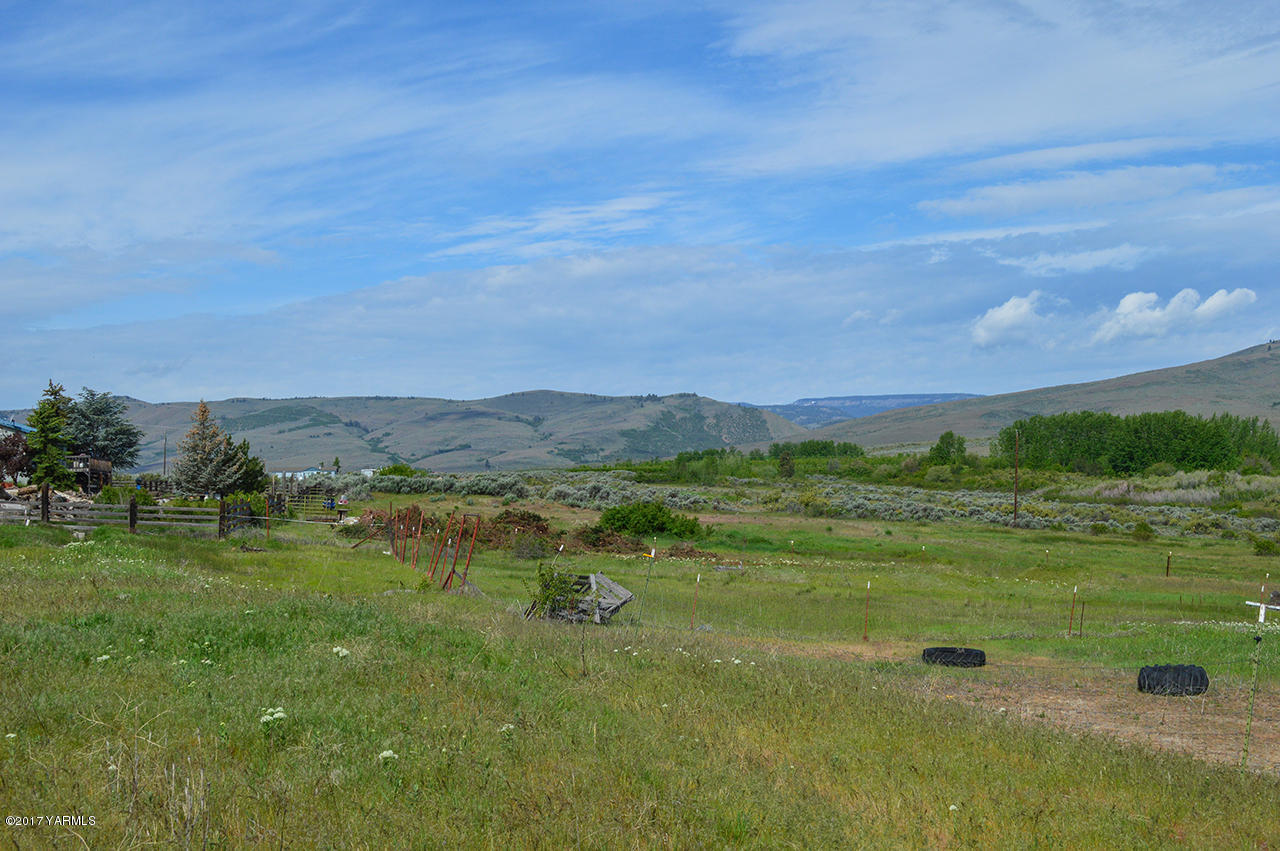 471 Mini Pines Road Yakima, WA 98903 - Photo 5 of 7 a view of a lake with a mountain in the background