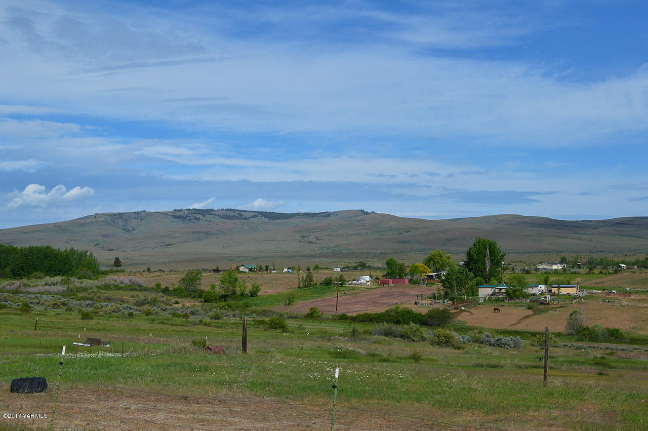 471 Mini Pines Road Yakima, WA 98903 - Photo 6 of 7 a view of lake with mountain