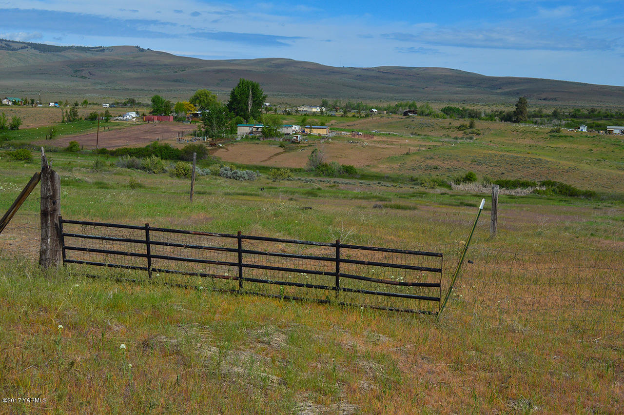 471 Mini Pines Road Yakima, WA 98903 - Photo 7 of 7 a view of lake with mountain
