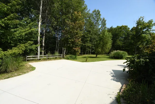 $1,195,000 | 14888 Cr 687 South Haven, Bangor, MI 49013