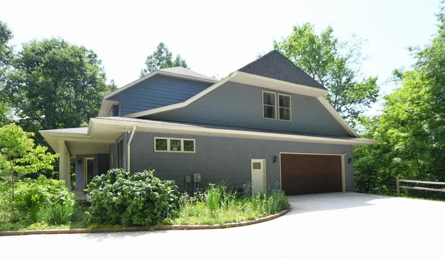 $1,195,000 | 14888 Cr 687 South Haven, Bangor, MI 49013