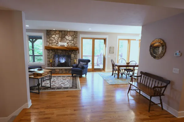 $1,195,000 | 14888 Cr 687 South Haven, Bangor, MI 49013