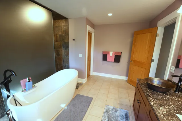 $1,195,000 | 14888 Cr 687 South Haven, Bangor, MI 49013