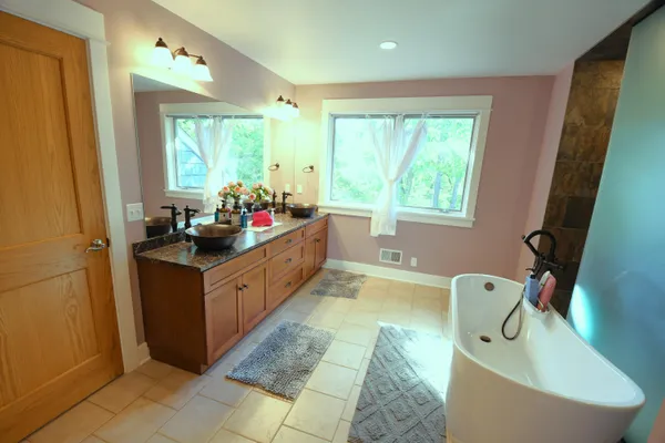 $1,195,000 | 14888 Cr 687 South Haven, Bangor, MI 49013