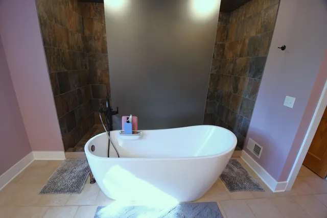 $1,195,000 | 14888 Cr 687 South Haven, Bangor, MI 49013