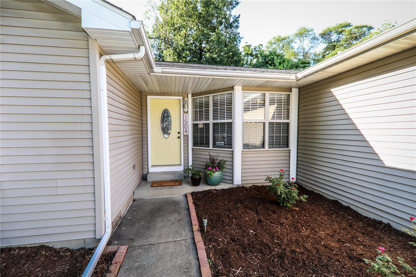 1504 Oak Ridge Court O'Fallon, IL 62269 - Photo 2 of 25 Gallery Image 2