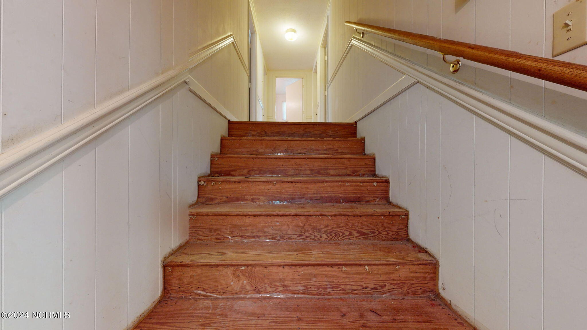 735 Half Moon Road New Bern, NC 28560 - Photo 44 of 56 Staircase