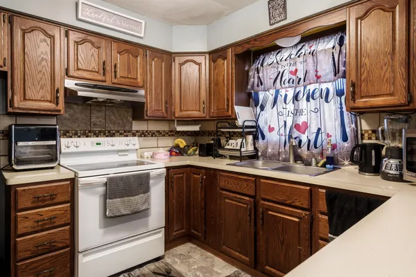 $220,000 | 1619 6th Street, Beloit, WI 53511