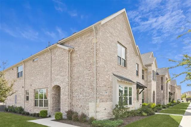 $2,800 | 2700 Parkview Court, Lewisville, TX 75067