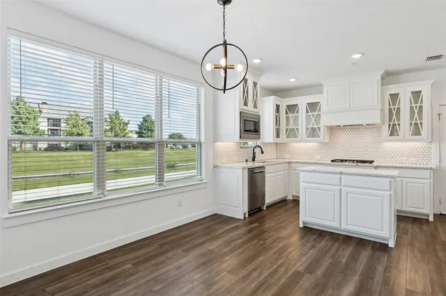 $2,800 | 2700 Parkview Court, Lewisville, TX 75067