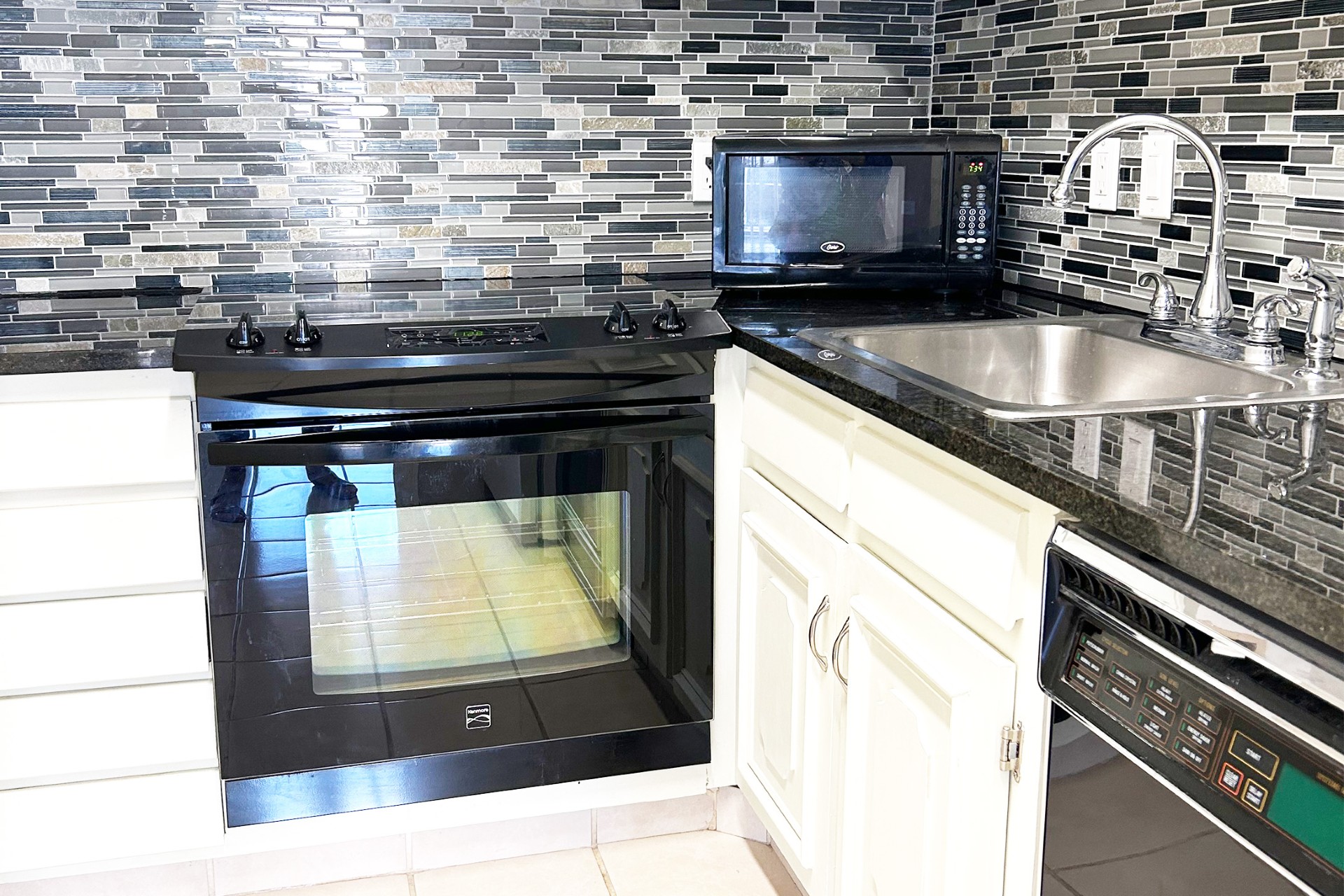 1122 Colorado Street, Unit 1101 Austin, TX 78701 - Photo 4 of 17 a kitchen with a stove and a microwave