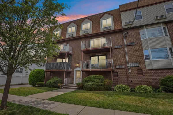 $385,000 | 13 Zabriskie Avenue, Unit 1B, Bayonne, NJ 07002