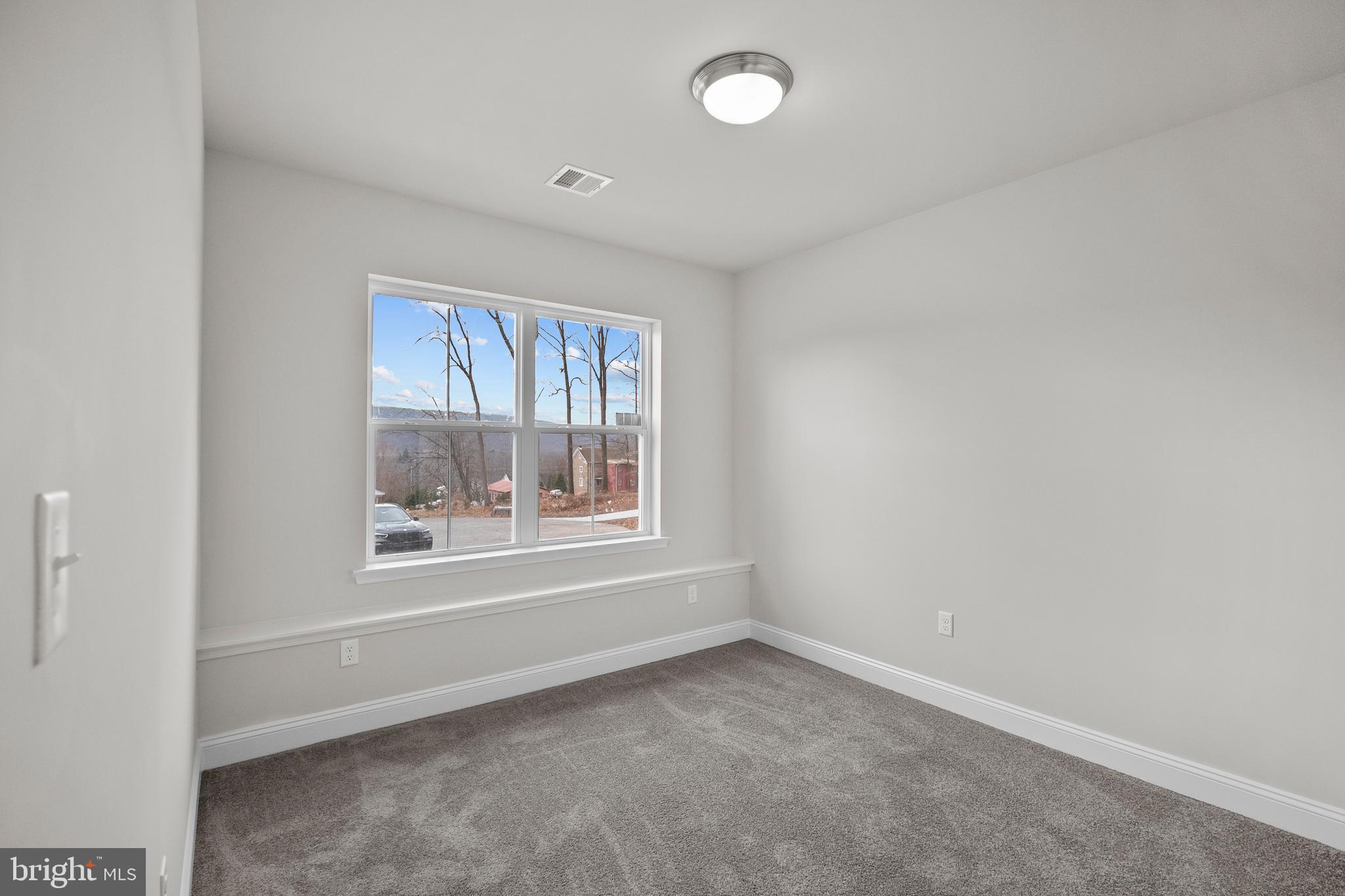 9 Country Club Road Ashland, PA 17921 - Photo 24 of 34 an empty room with windows