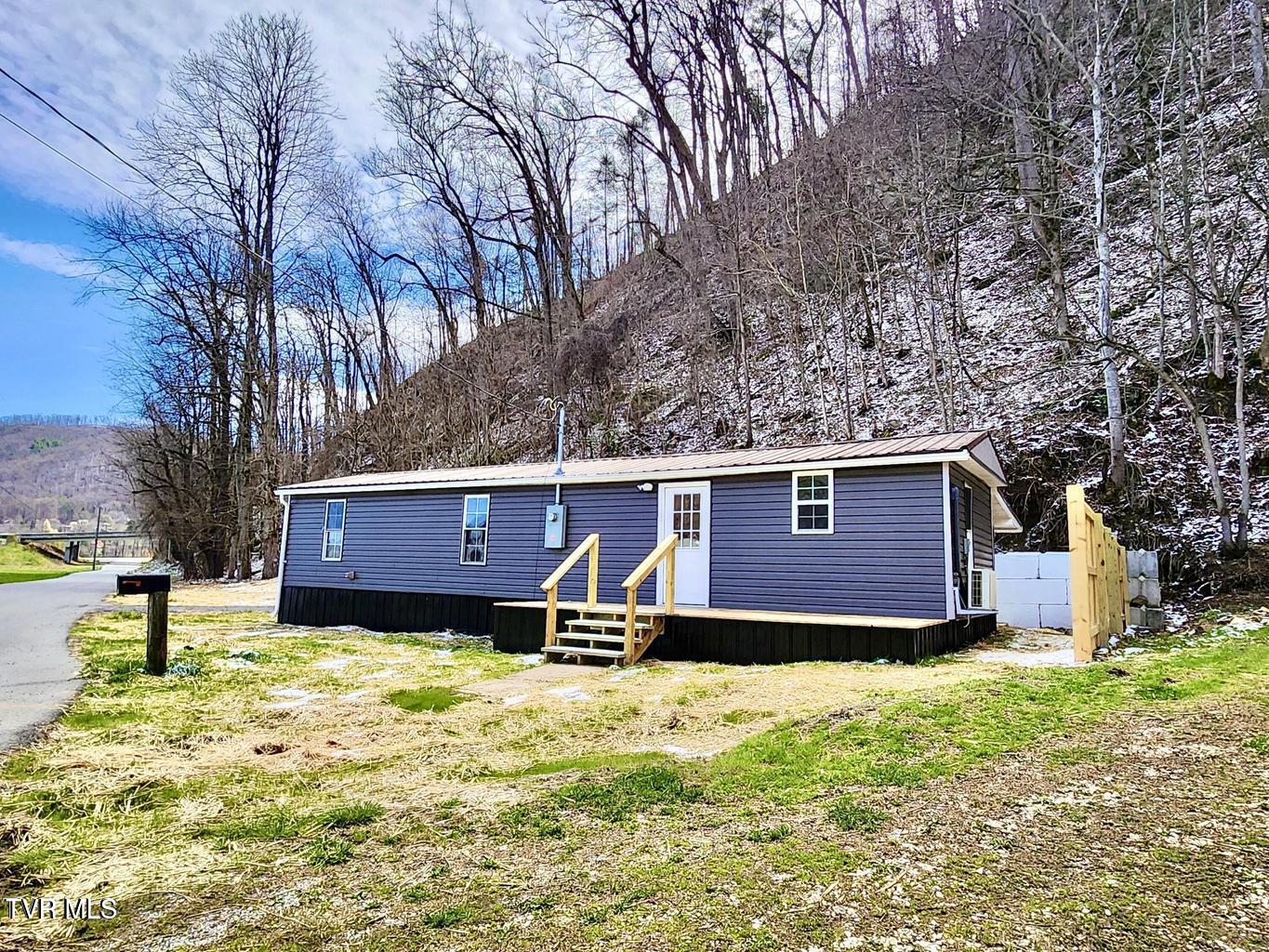 205 Polly Erwin Road Erwin, TN 37650 - Photo 1 of 9 20260321160925431960000000-o
