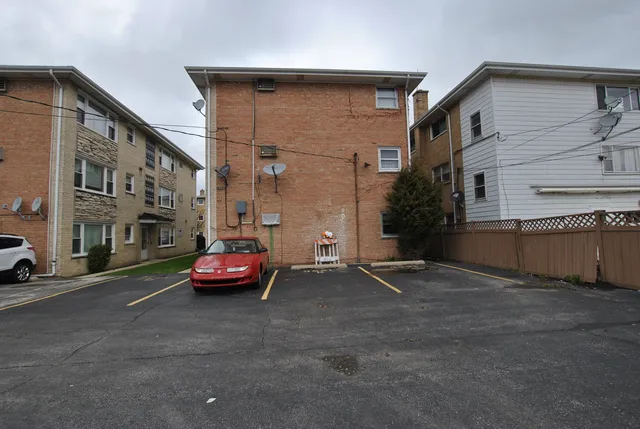 $1,290 | 8221 West Walsh Lane, Unit GF, River Grove, IL 60171