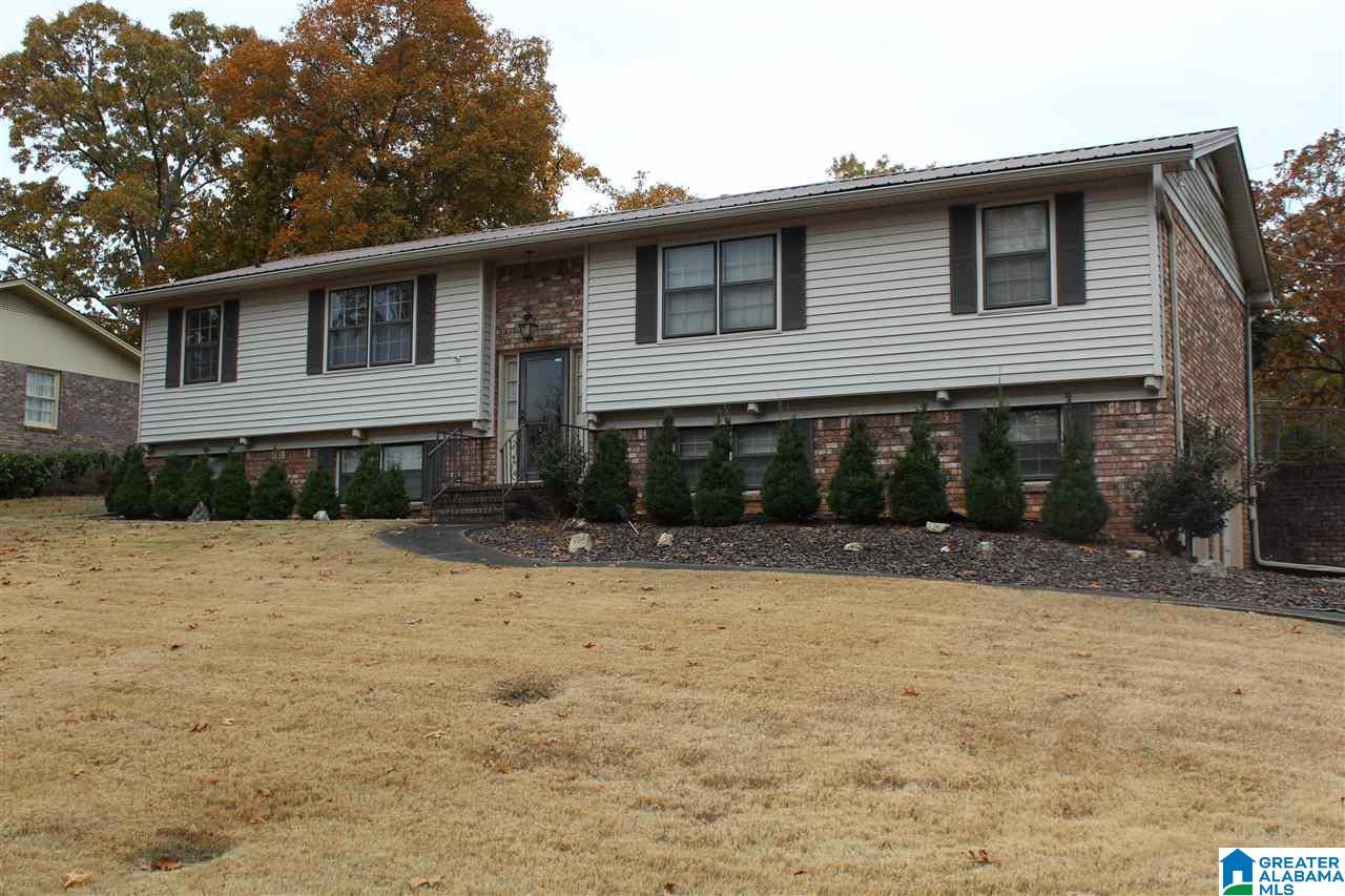 811 Woodridge Road Bessemer, AL 35022 - Photo 2 of 33