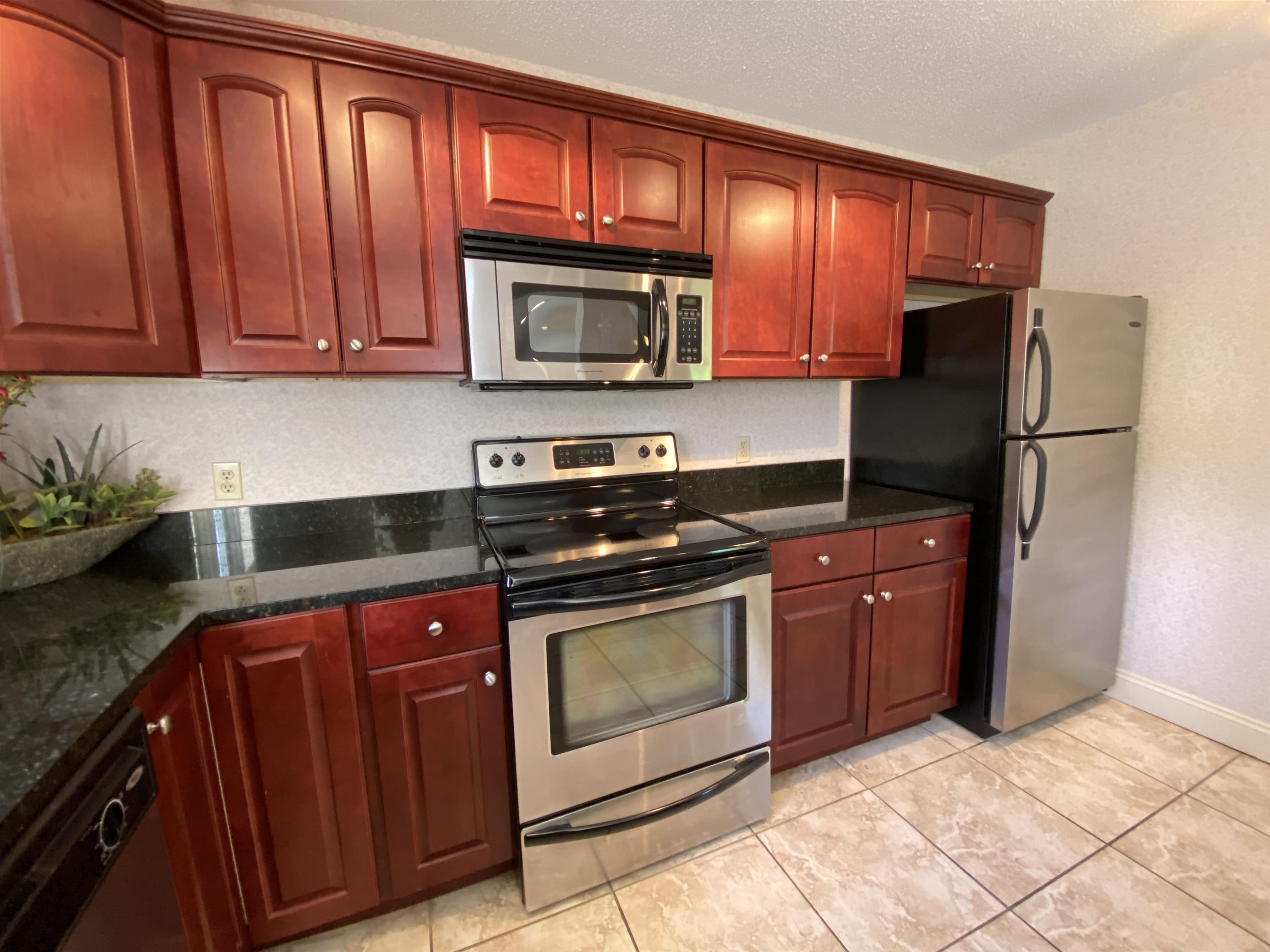 175 Eastern Avenue, Unit 103 Manchester, NH 03104 - Photo 33 of 37