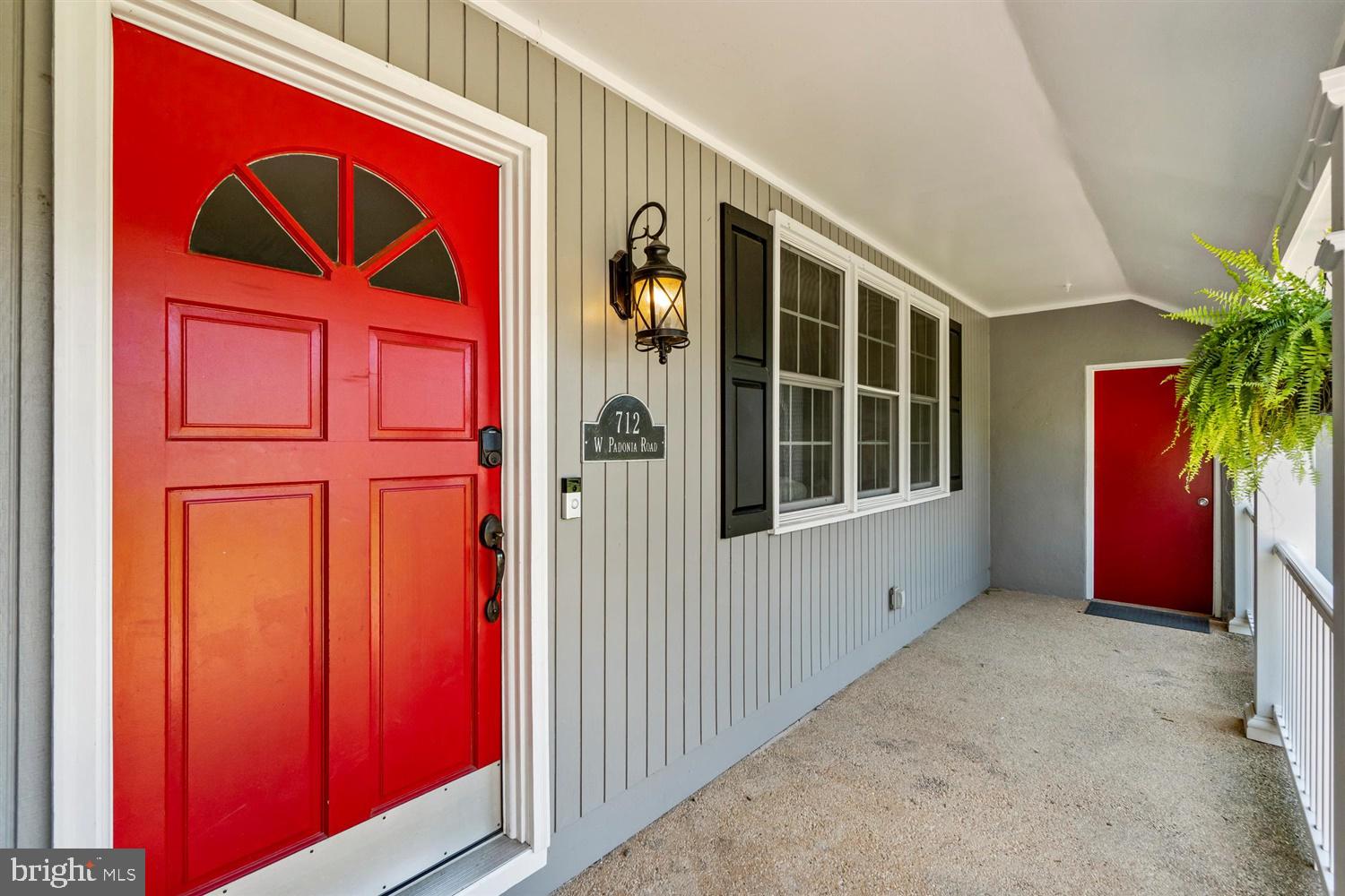 712 West Padonia Road Lutherville-Timonium, MD 21093 - Photo 2 of 38 Come on in!