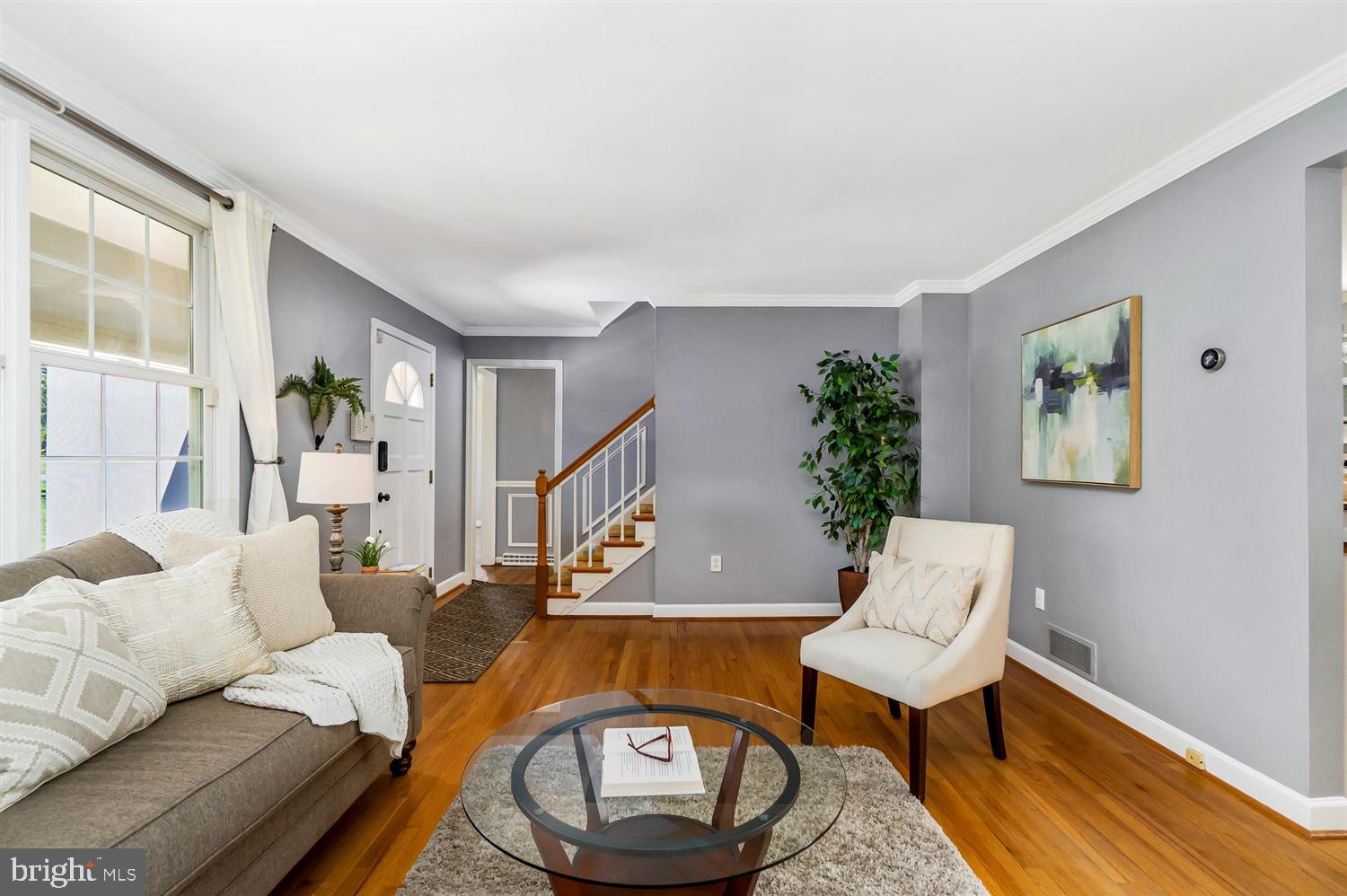 712 West Padonia Road Lutherville-Timonium, MD 21093 - Photo 12 of 38 Living room