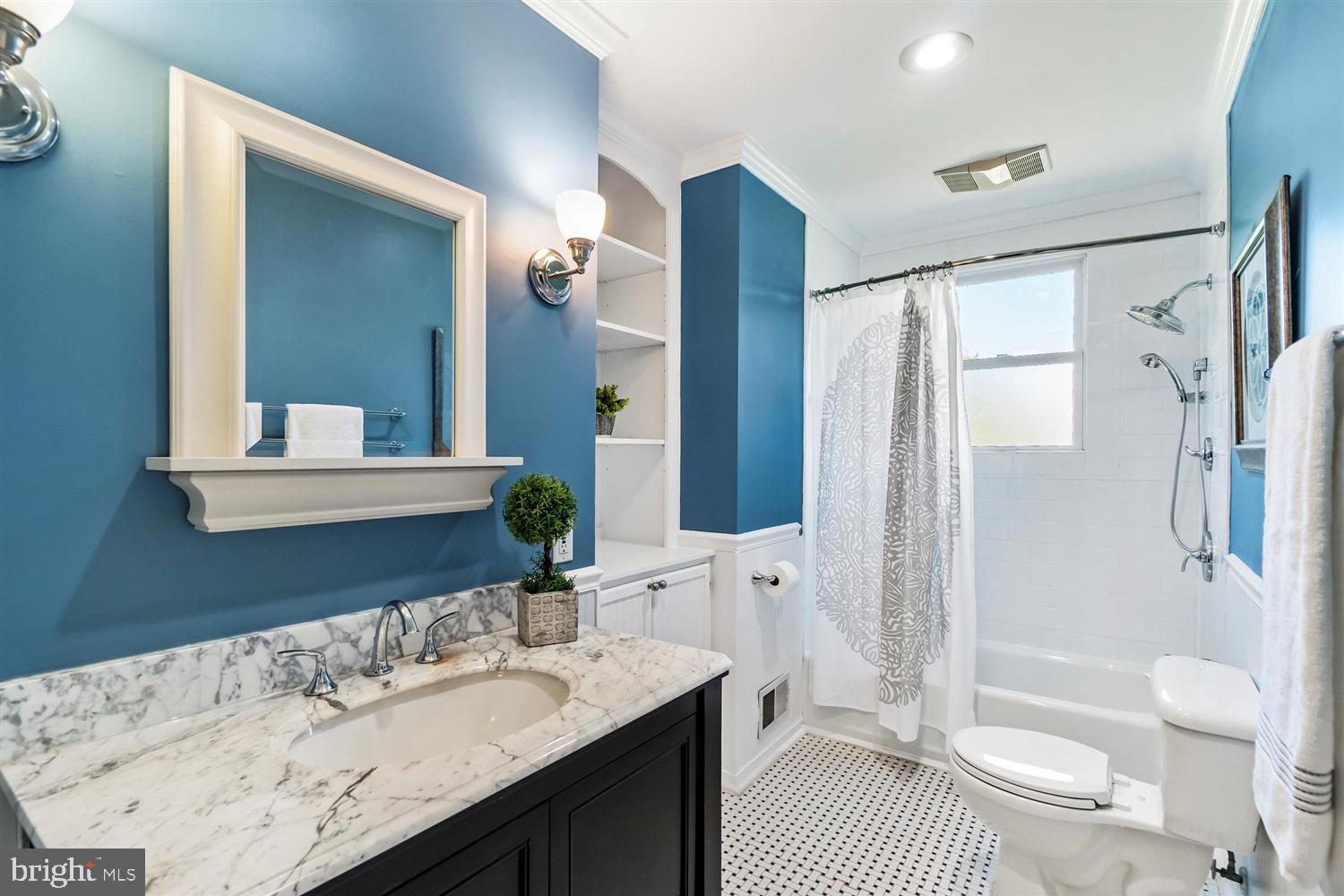 712 West Padonia Road Lutherville-Timonium, MD 21093 - Photo 25 of 38 1st floor full bath