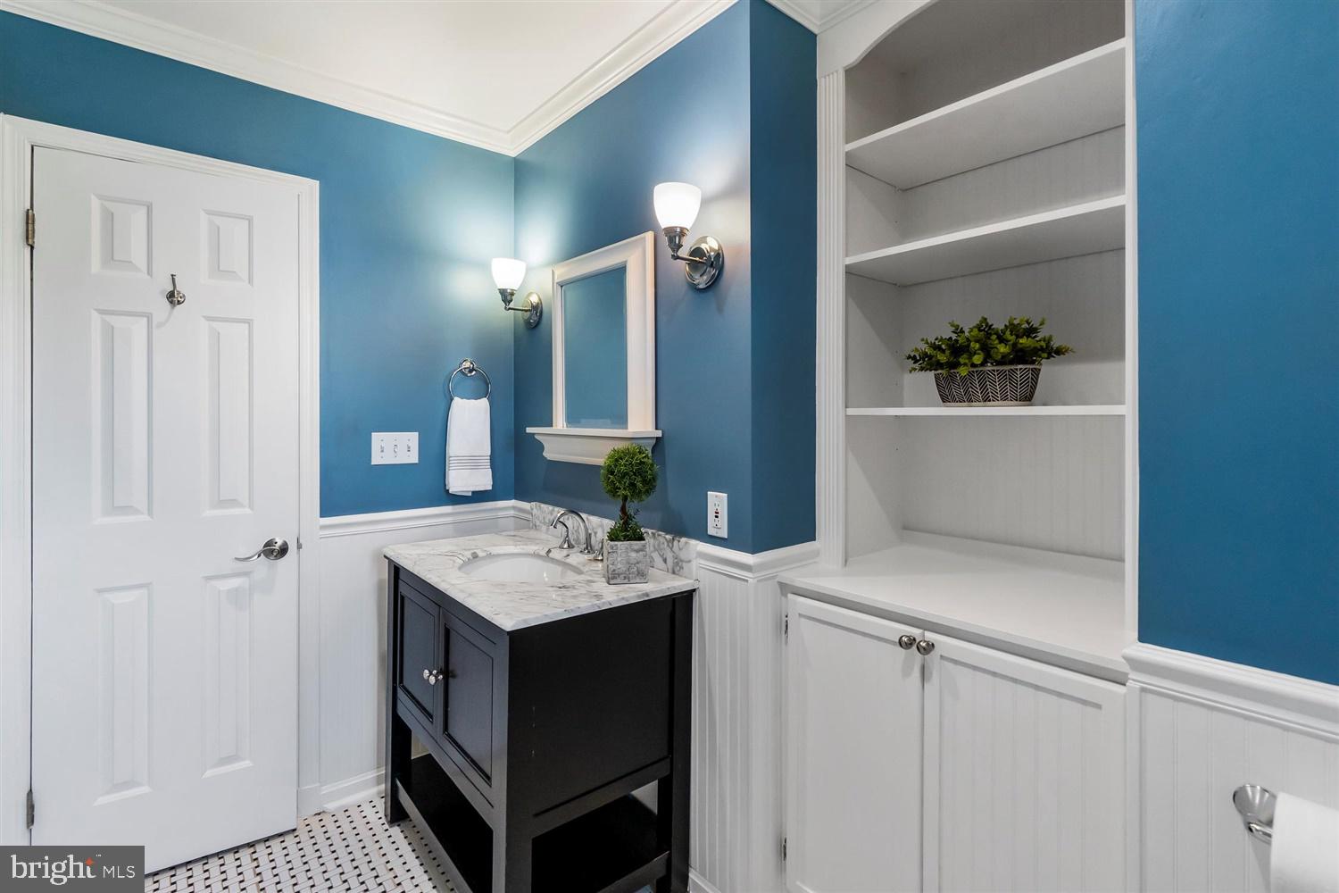 712 West Padonia Road Lutherville-Timonium, MD 21093 - Photo 26 of 38 1st floor full bath