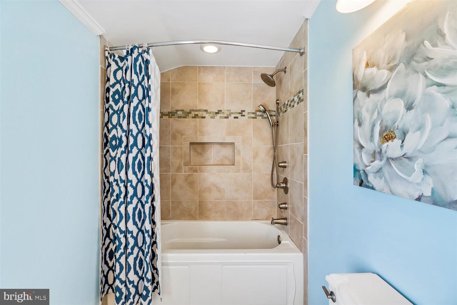 712 West Padonia Road Lutherville-Timonium, MD 21093 - Photo 30 of 38 2nd floor full bath