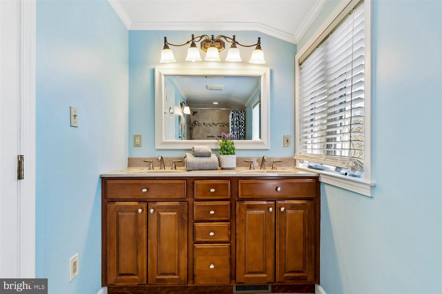 712 West Padonia Road Lutherville-Timonium, MD 21093 - Photo 31 of 38 2nd floor full bath