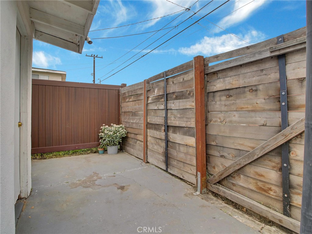110 West Forhan Street Long Beach, CA 90805 - Photo 36 of 38