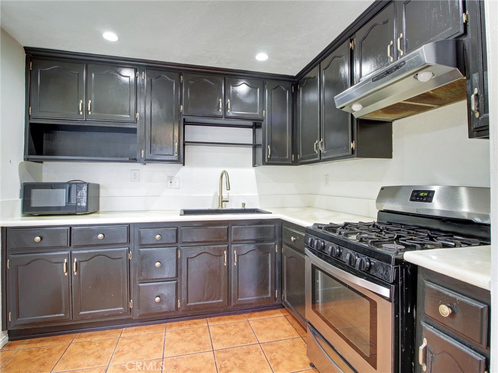 110 West Forhan Street Long Beach, CA 90805 - Photo 9 of 38