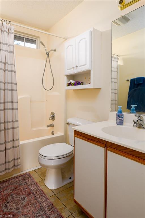 609 Ladford Lane High Point, NC 27265 - Photo 18 of 24 Hall Bath