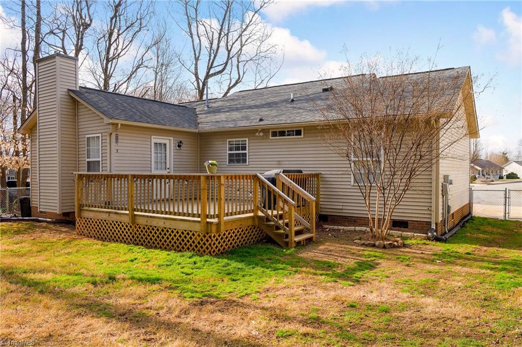 609 Ladford Lane High Point, NC 27265 - Photo 4 of 24 Backyard