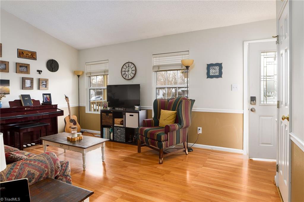 609 Ladford Lane High Point, NC 27265 - Photo 6 of 24 Living Room