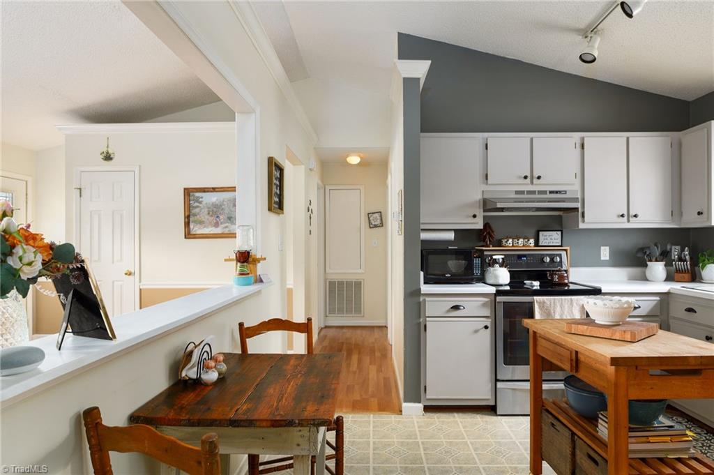 609 Ladford Lane High Point, NC 27265 - Photo 9 of 24 Kitchen