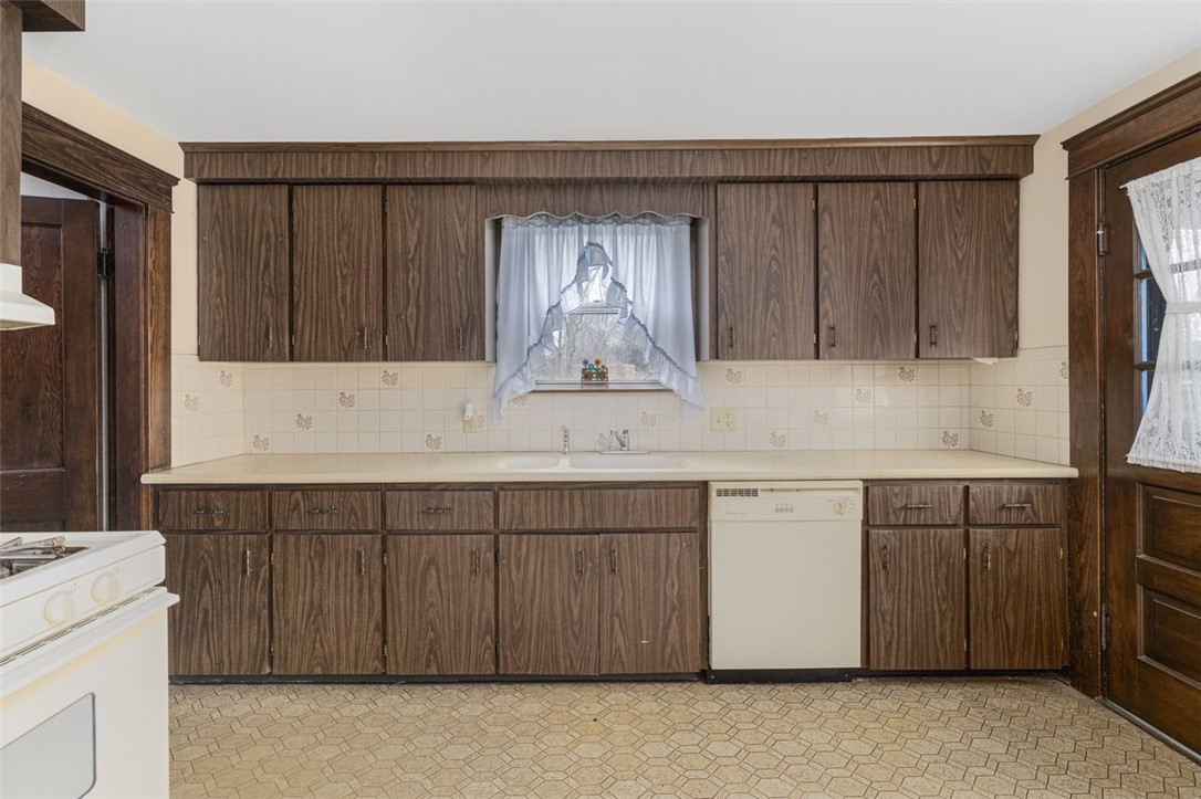 93 Harding Street West Warwick, RI 02893 - Photo 12 of 45