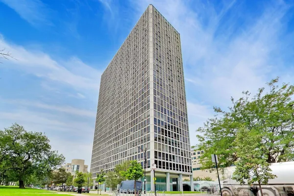 $849,000 | 330 West Diversey Parkway, Unit 90204, Chicago, IL 60657
