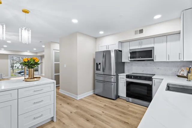 $254,900 | 129 West Brandon Court, Unit 23, Palatine, IL 60067