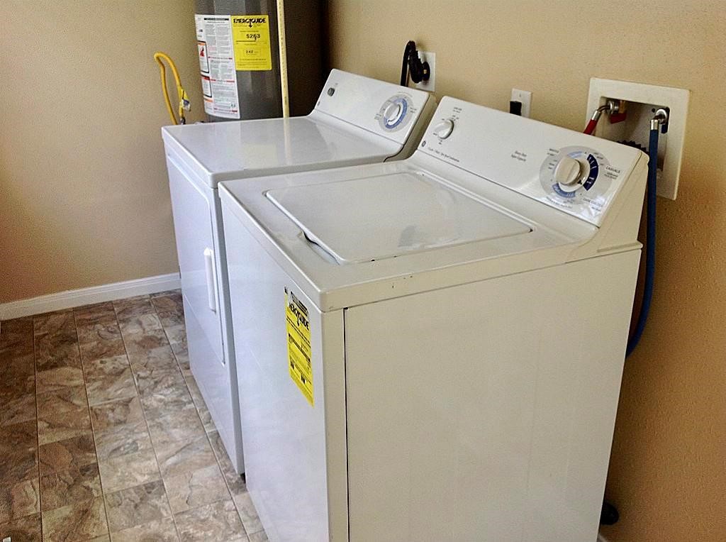 3554 Mt Pleasant Street Houston, TX 77021 - Photo 7 of 14 Separate laundry room.