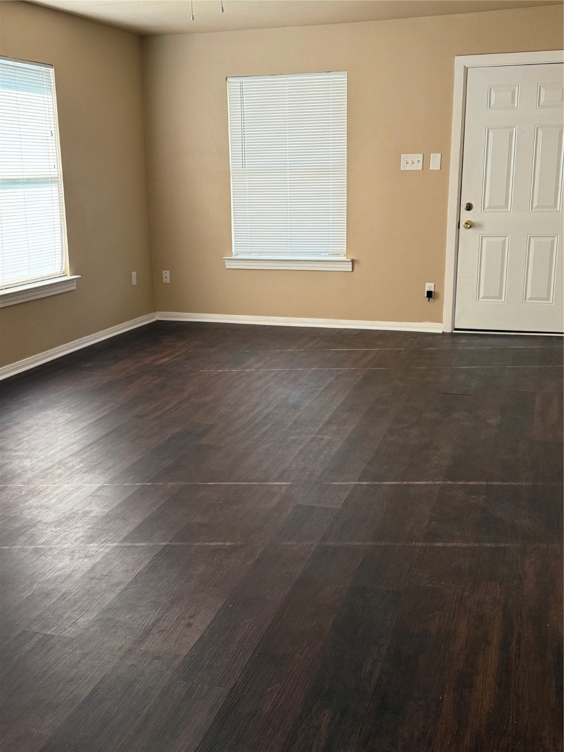 3554 Mt Pleasant Street Houston, TX 77021 - Photo 9 of 14 Living Dining area