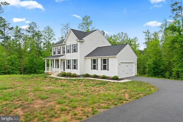 a view of a house with a yard and garage