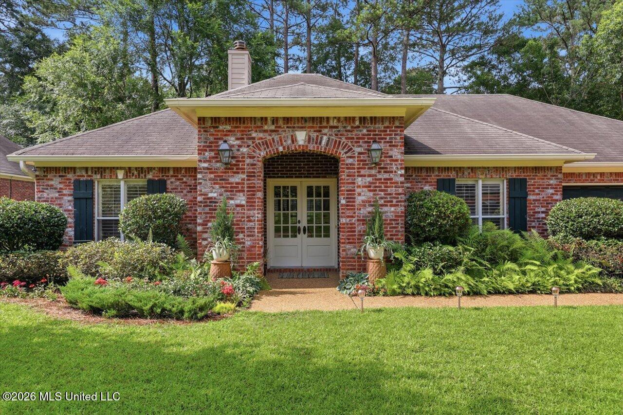 385 Pinewood Lane Ridgeland, MS 39157 - Photo 2 of 37 04-385 Pinewood Ln _ Hometoursms.com