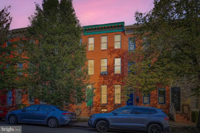 a car parked in front of a building