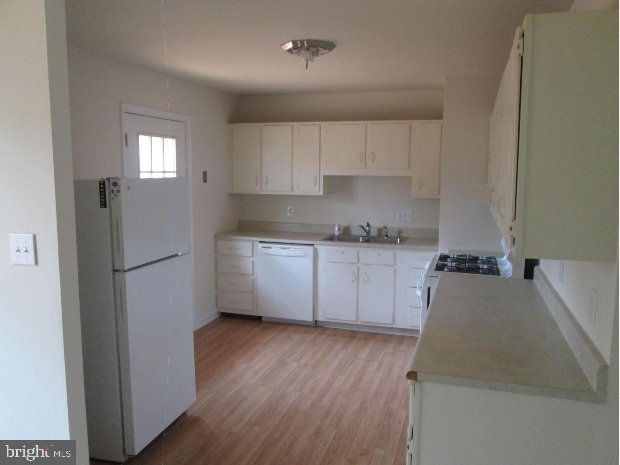 703 West Nettle Tree Road Sterling, VA 20164 - Photo 2 of 11 Kitchen