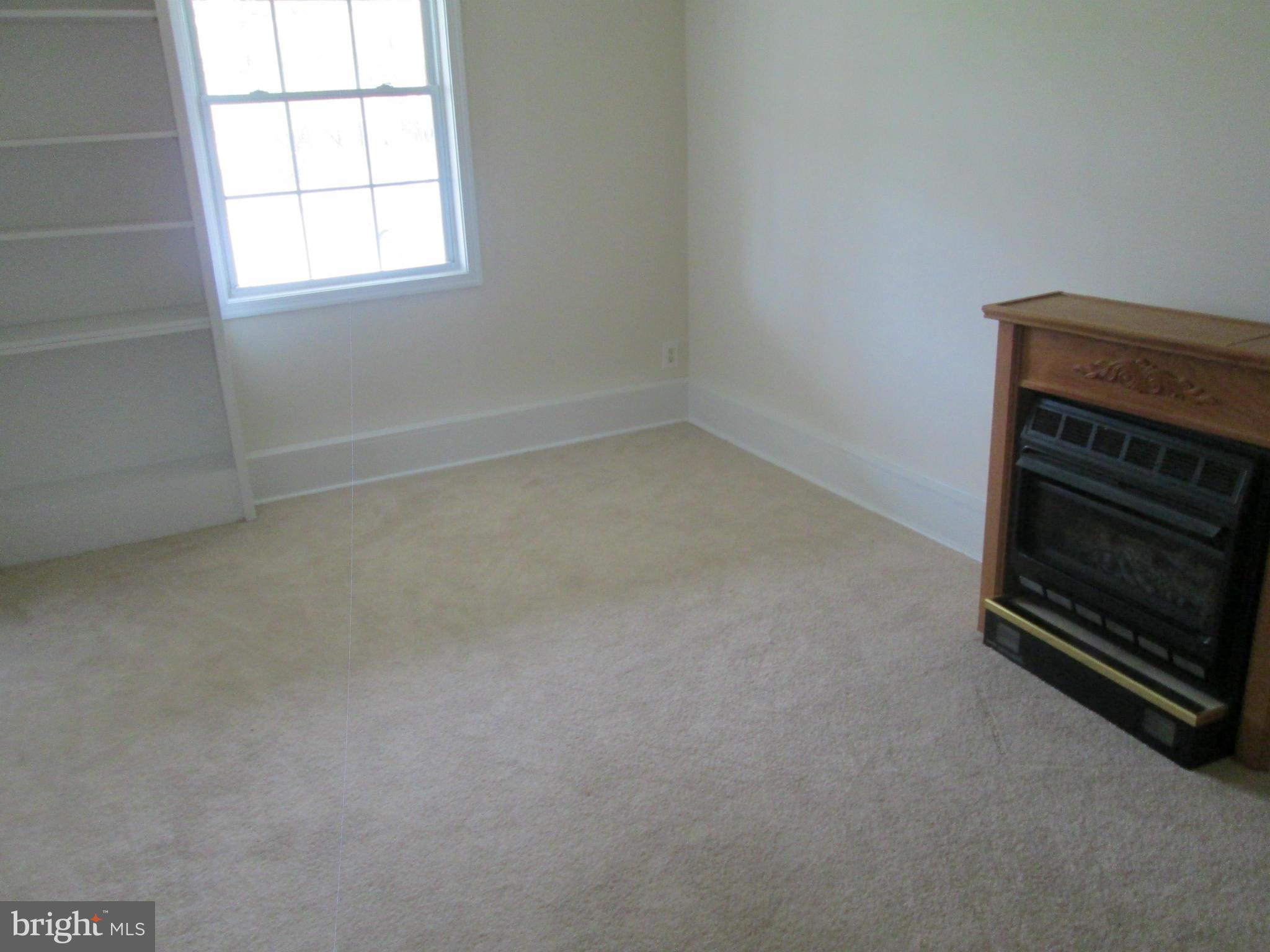 703 West Nettle Tree Road Sterling, VA 20164 - Photo 3 of 11 Family Room