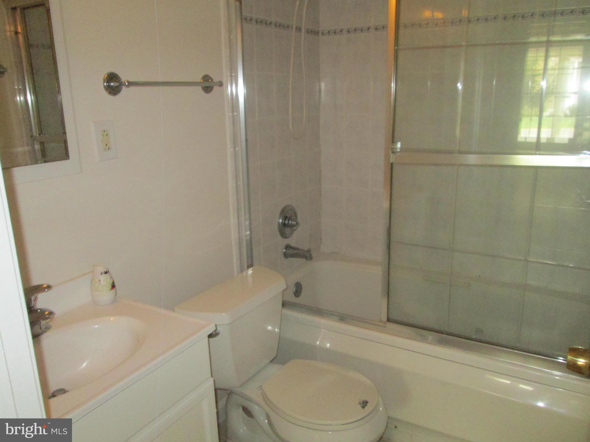 703 West Nettle Tree Road Sterling, VA 20164 - Photo 8 of 11 Bath