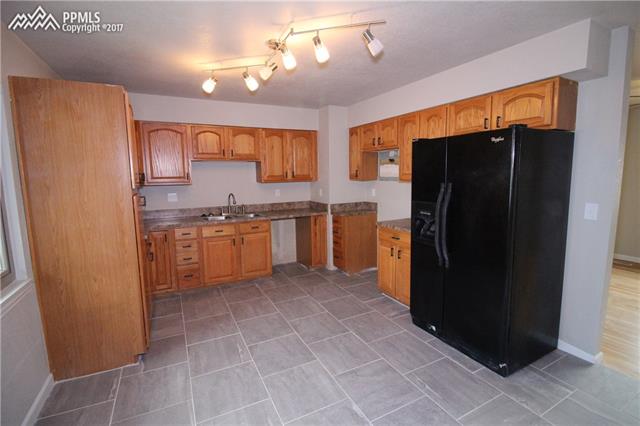 2405 Monterey Road Colorado Springs, CO 80910 - Photo 5 of 25 Gallery Image 5