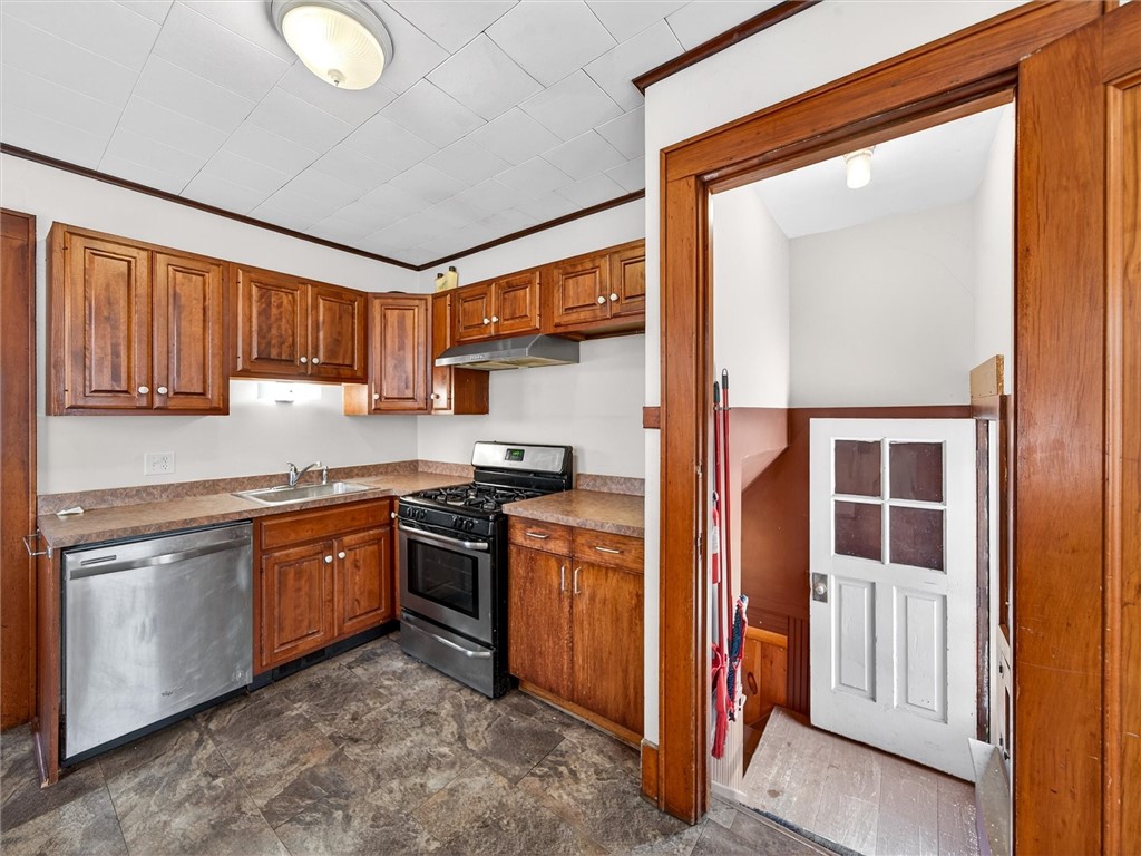 79 Arvine Heights Rochester, NY 14611 - Photo 20 of 34 Lower Kitchen- EAT IN