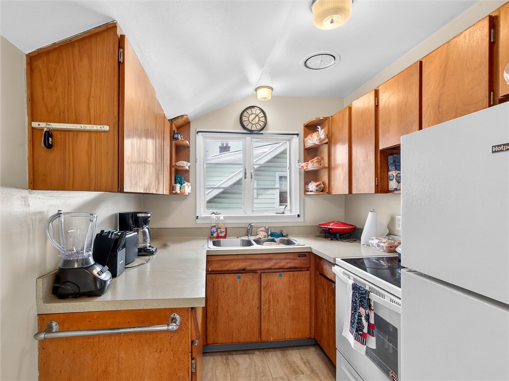 79 Arvine Heights Rochester, NY 14611 - Photo 28 of 34 UPPER Kitchen
