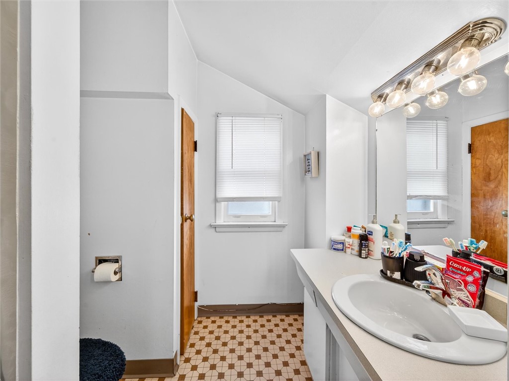 79 Arvine Heights Rochester, NY 14611 - Photo 29 of 34 UPPER BATH